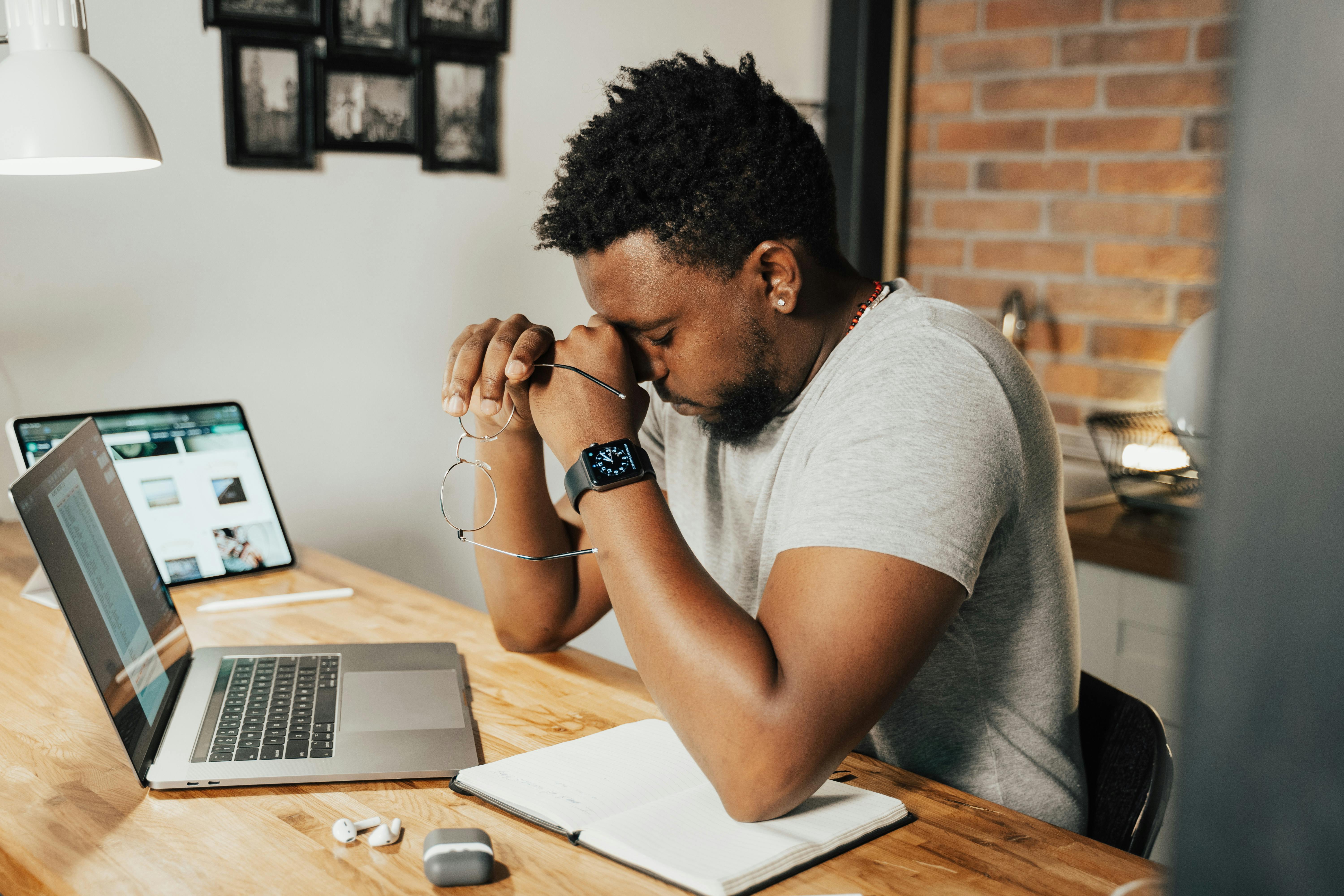 Gen Z Redefines Working Day Through Rejection of Burnout Culture
